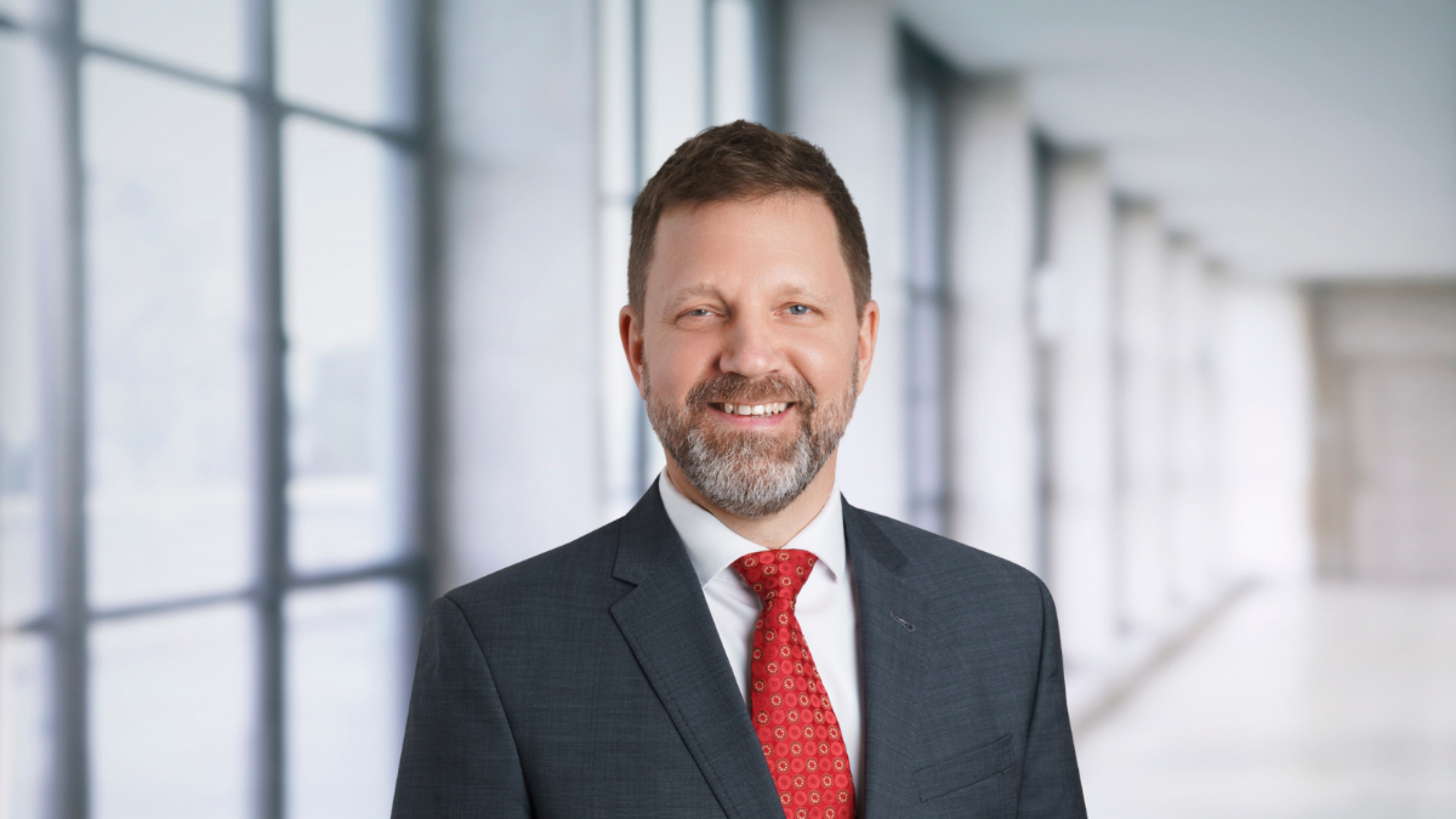 Personen_Corp_Hintergrund - Philip Rauh_corp