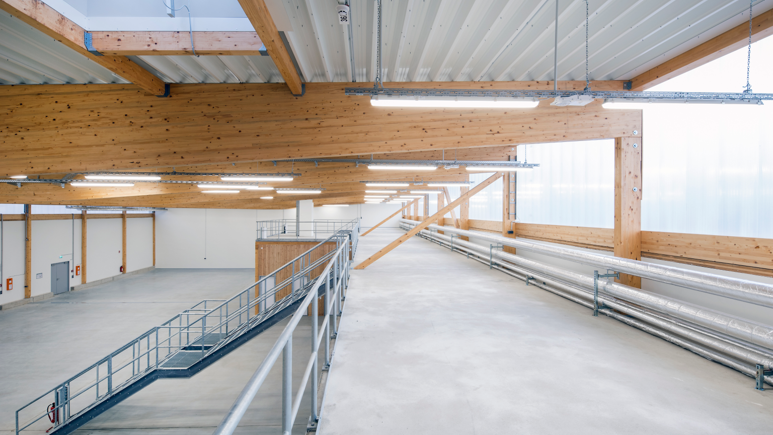 The Werkhalle has a gross floor area of 3700 m2 and enables up to eight commercial tenants to build highly flexible, self-sufficient rental units with no disruptive internal supports that meet the highest standards in terms of design, function, lighting, overall experience and sustainability.