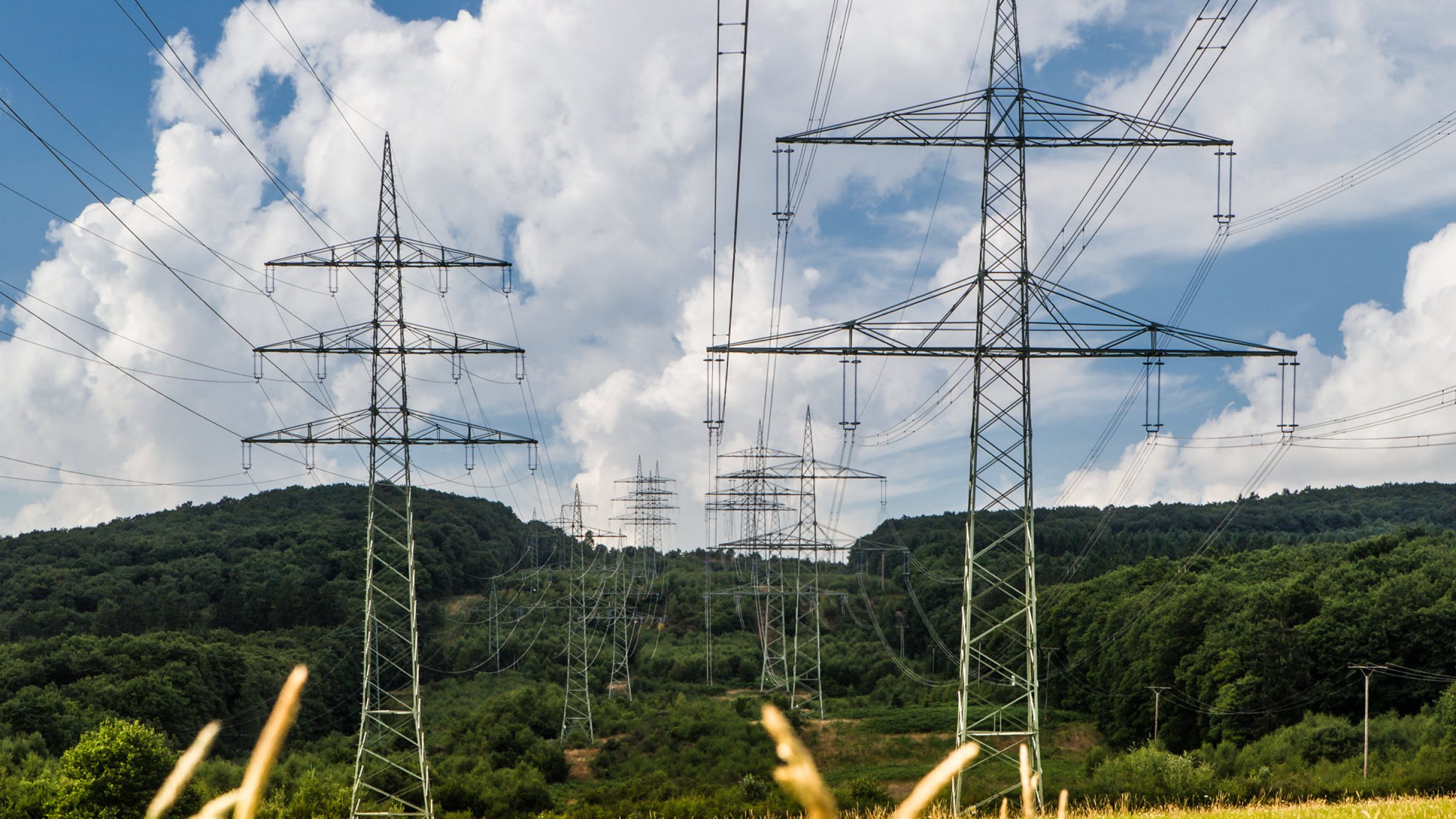 Extra-high-voltage transmission lines in Germany (© Amprion GmbH)