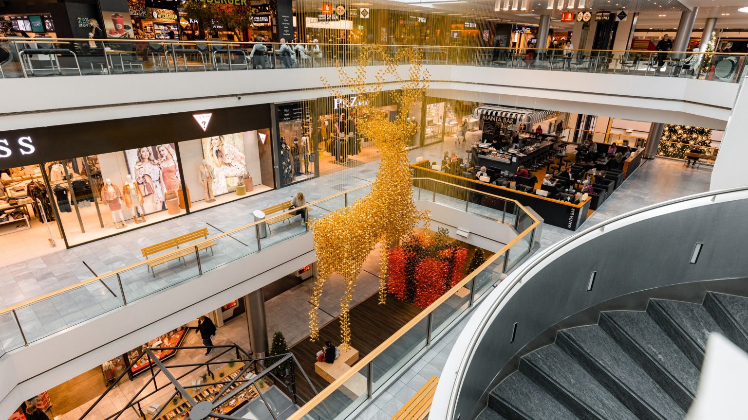 Ein Rentier aus Origami im Shoppingcenter Glatt
