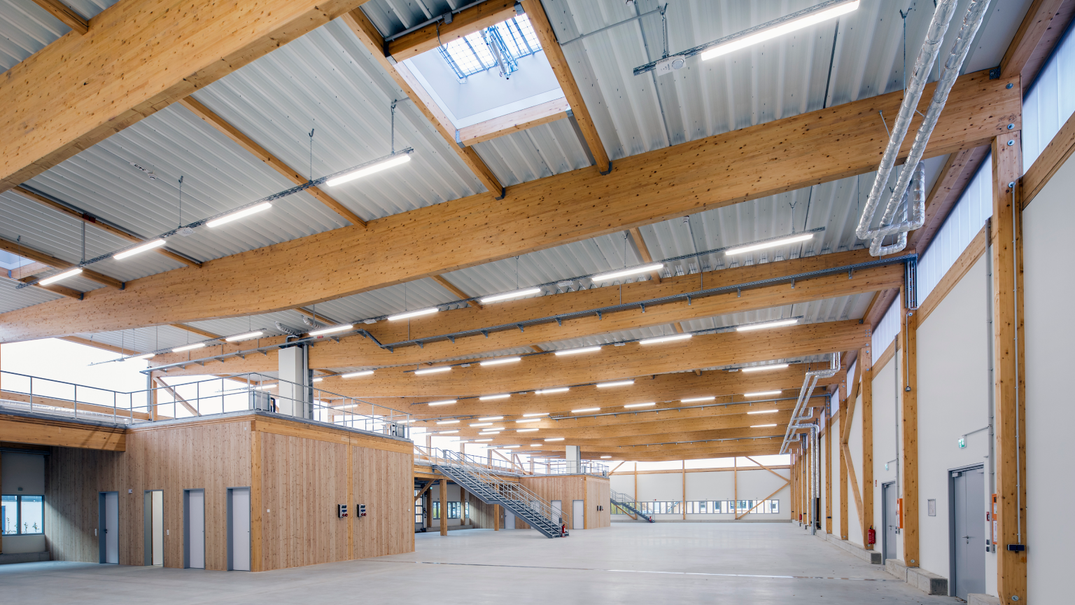 The Werkhalle has a gross floor area of 3700 m2 and enables up to eight commercial tenants to build highly flexible, self-sufficient rental units with no disruptive internal supports that meet the highest standards in terms of design, function, lighting, overall experience and sustainability.